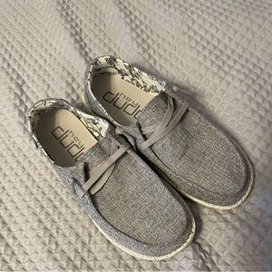 Grey hey dudes.